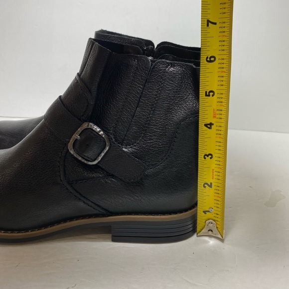 CLARKS Women's Camzin Loop Buckled Black Leather Booties Size 7.5 - Picture 16 of 16